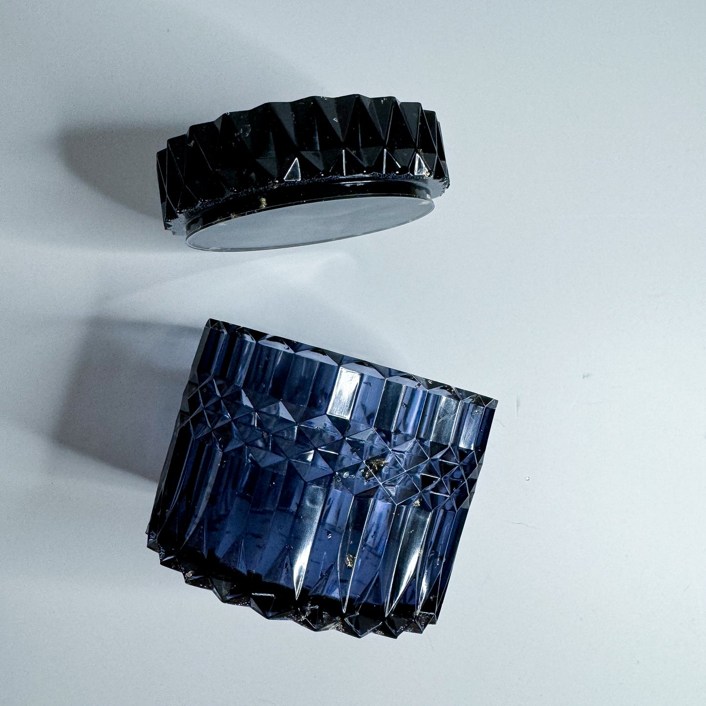 Black Violet Ripple Container