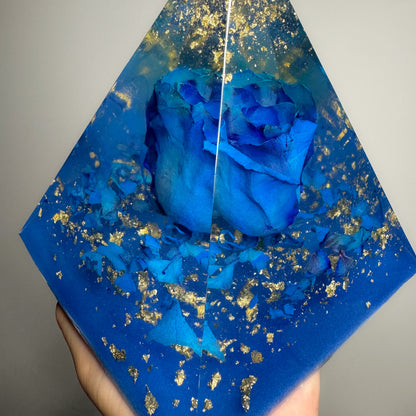 Blu' Rose Pyramid